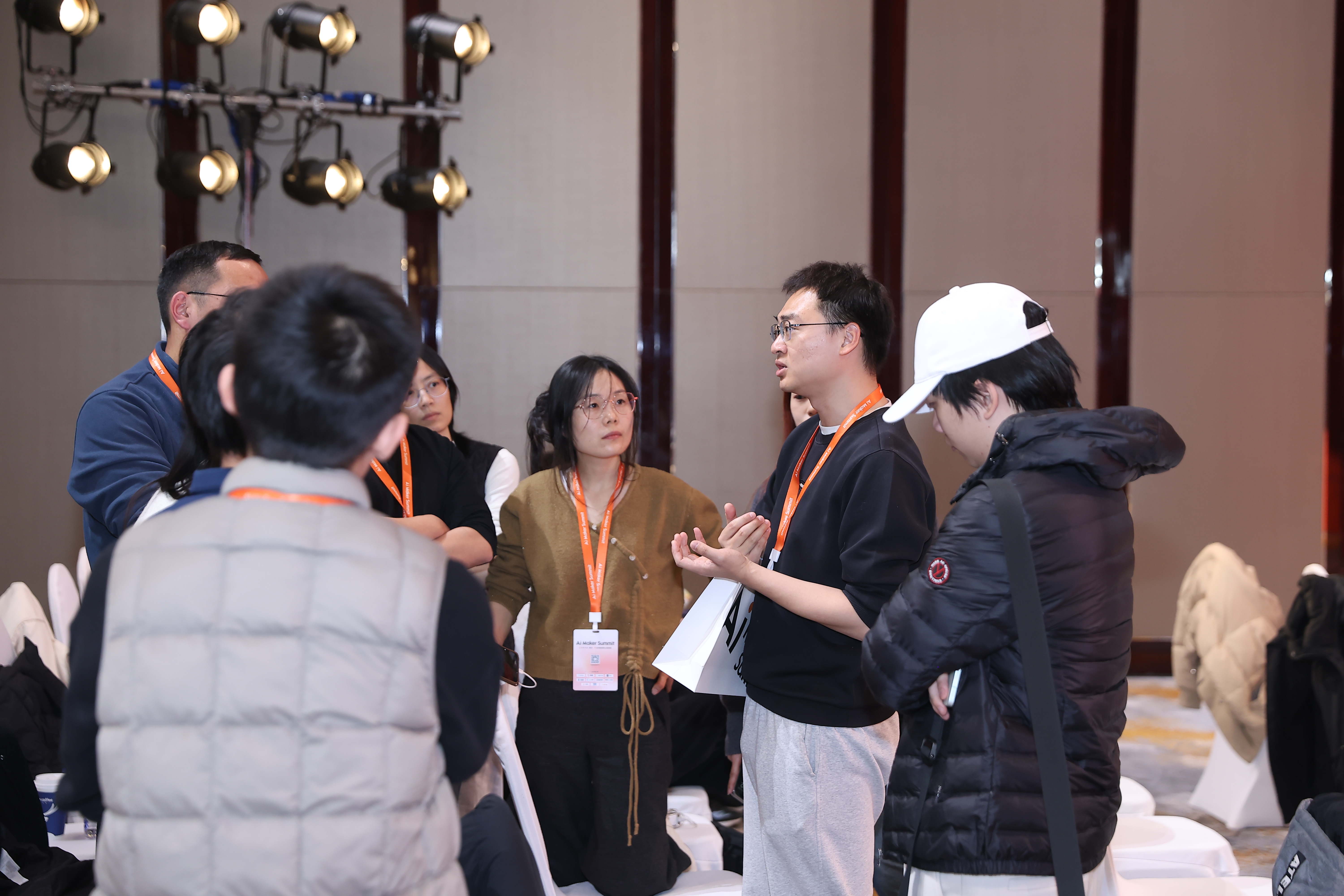 会后交流现场